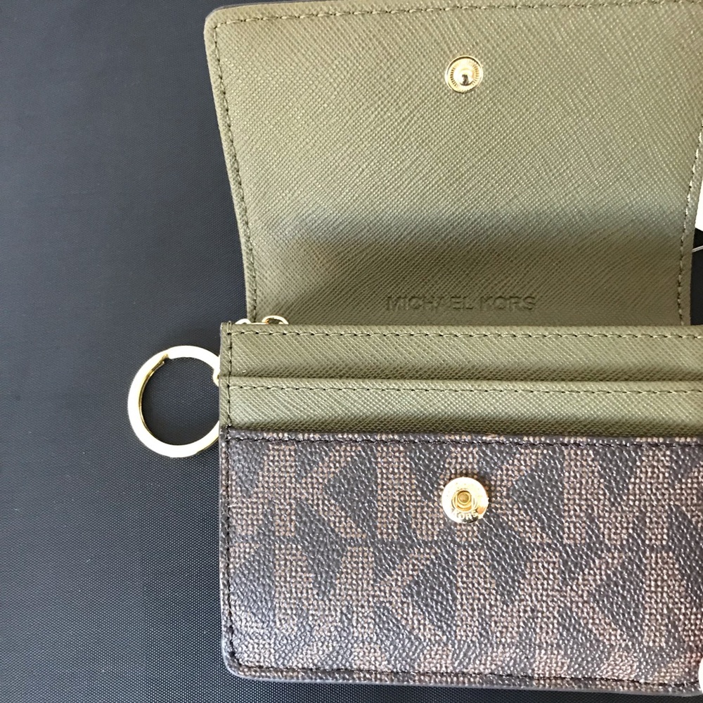 Michael Kors Jet Set Travel Wallet - Picture 4 of 6